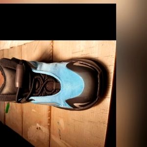 Adidas YEEZY MNVN